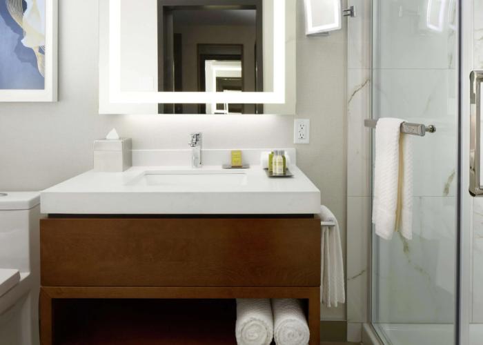 DoubleTree by Hilton Montreal Airport