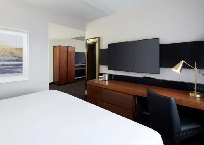 DoubleTree by Hilton Montreal Airport