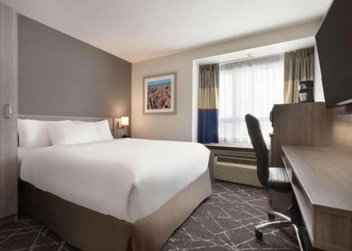 Microtel Inn & Suites Montreal Airport-Dorval QC