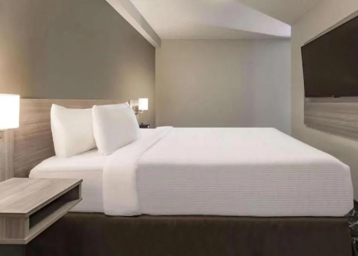 Microtel Inn & Suites Montreal Airport-Dorval QC