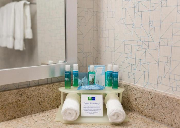 Holiday Inn Express & Suites Brampton by IHG