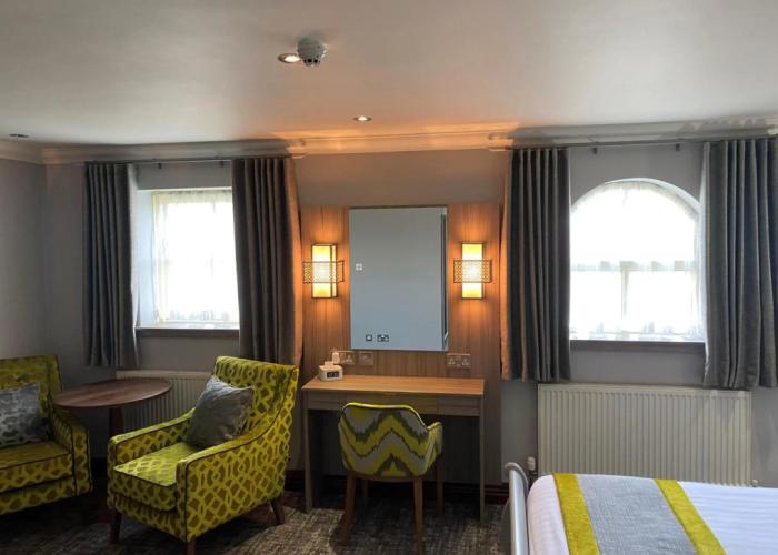 Best Western Plus Pastures Hotel