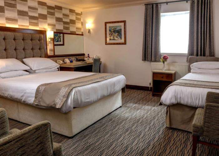 Best Western Plus Pastures Hotel