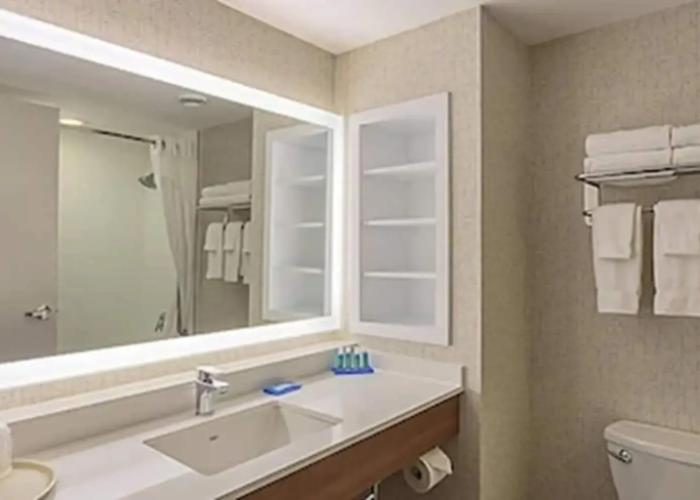 Holiday Inn Express & Suites Belleville by IHG