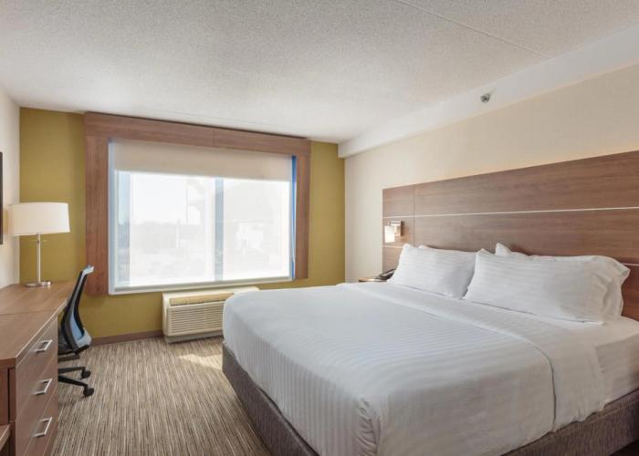 Holiday Inn Express & Suites Belleville by IHG