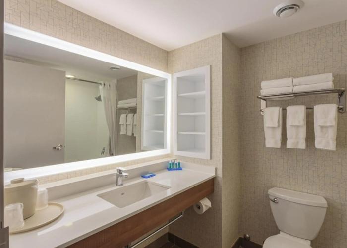 Holiday Inn Express & Suites Belleville by IHG