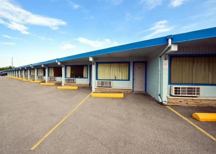 Travelers Inn