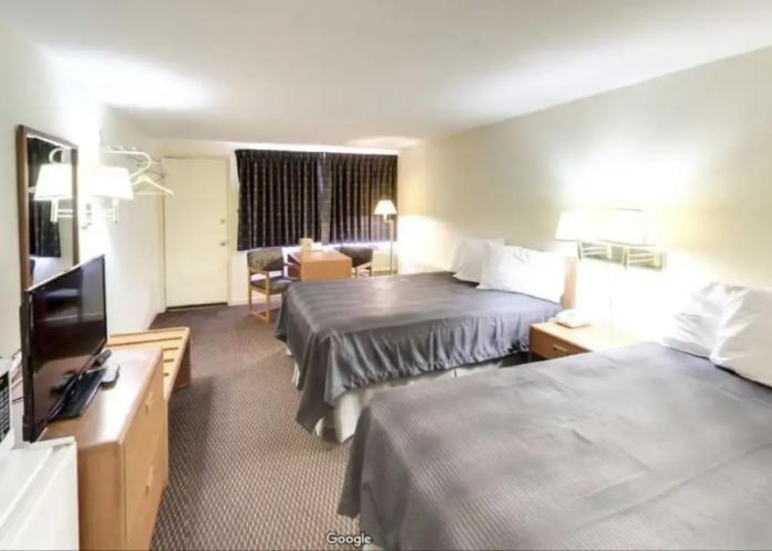 Travelers Inn