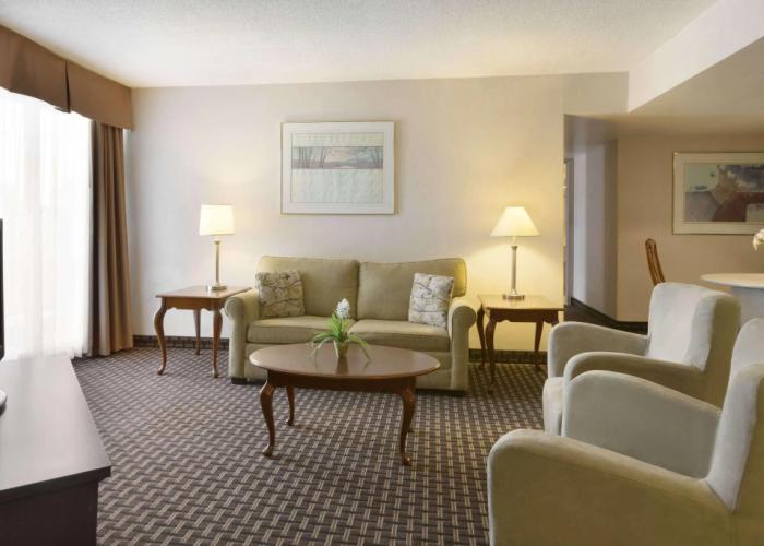 Ramada by Wyndham Belleville Harbourview Conference Centre