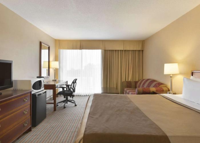 Ramada by Wyndham Belleville Harbourview Conference Centre