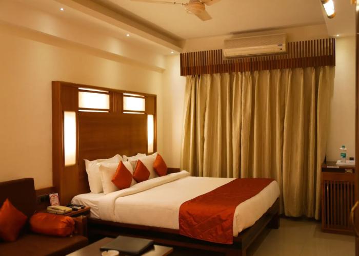 Inderlok Hotel