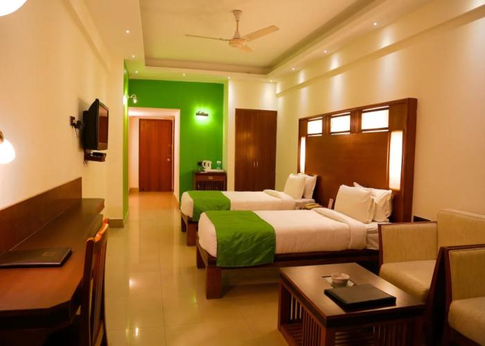 Inderlok Hotel