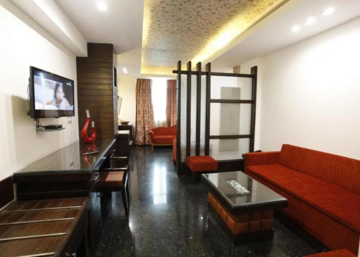 Hotel Saffron Leaf