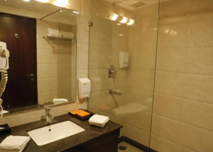 Hotel Saffron Leaf