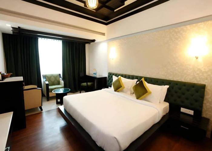 Hotel Saffron Leaf
