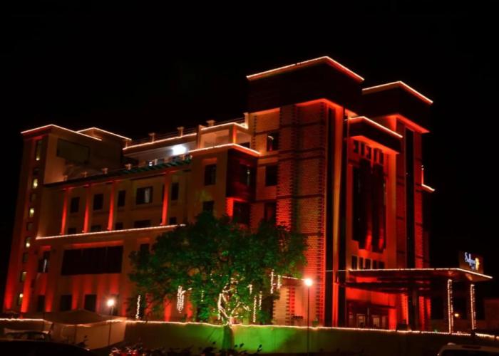 Hotel Saffron Leaf