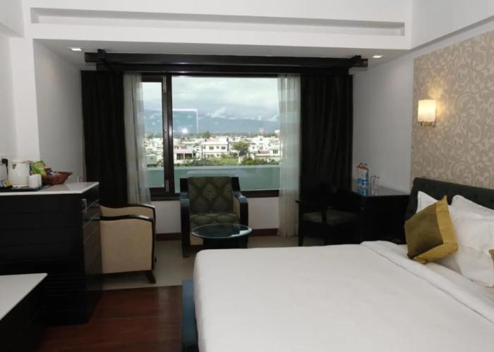 Hotel Saffron Leaf