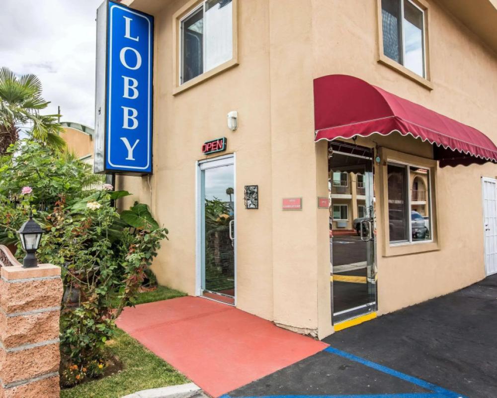 Rodeway Inn & Suites