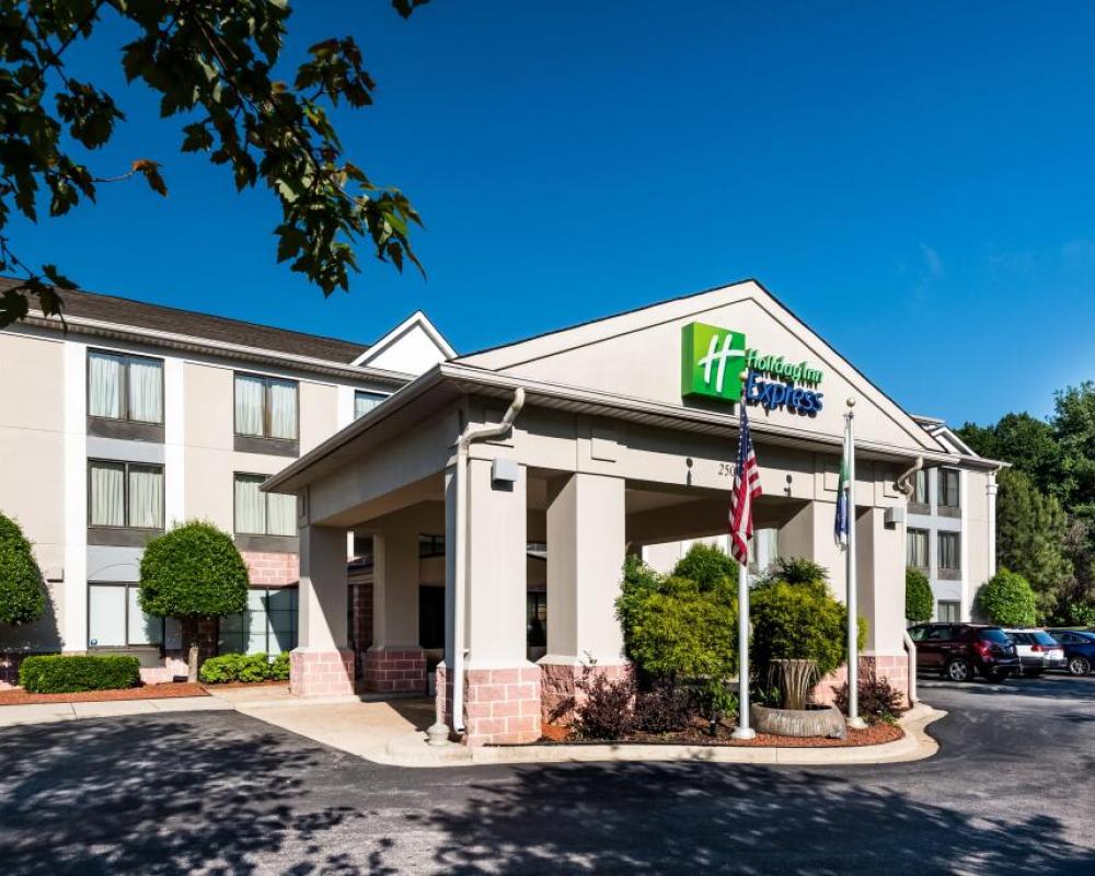 Holiday Inn Express & Suites Charlotte Arpt-Belmont by IHG