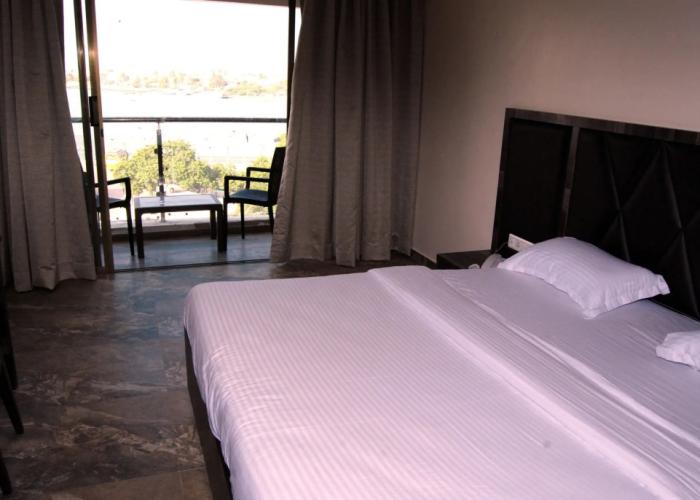 Apaar Hotel