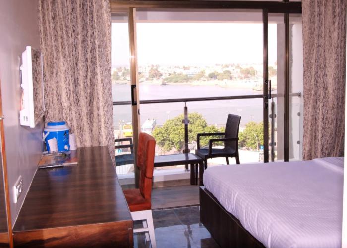 Apaar Hotel