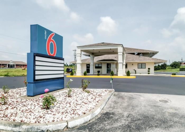 Motel 6 Berea, KY