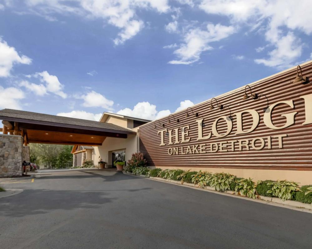 Best Western Premier The Lodge on Lake Detroit