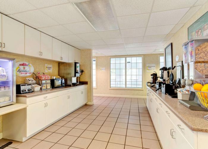 Super 8 by Wyndham Smithfield/Selma