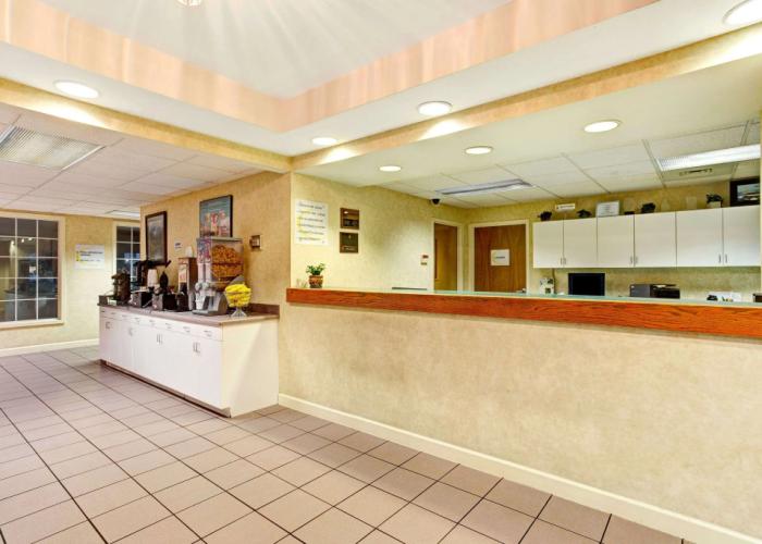 Super 8 by Wyndham Smithfield/Selma