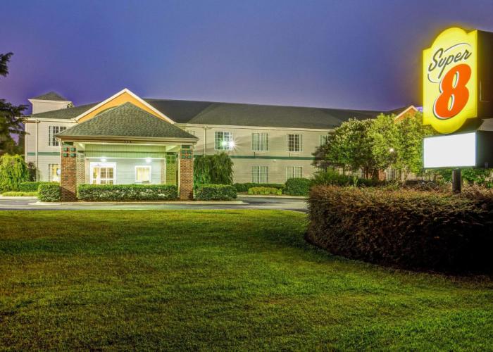 Super 8 by Wyndham Smithfield/Selma