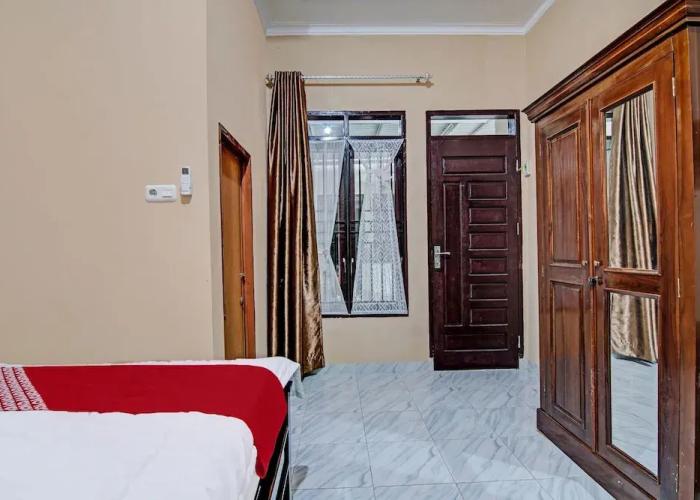 OYO 92176 Sandira Syariah