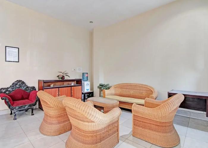 OYO 92928 Lavina Guesthouse