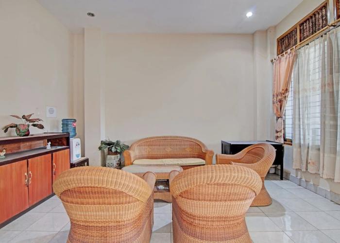 OYO 92928 Lavina Guesthouse