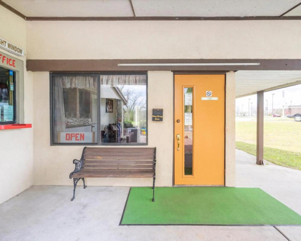 OYO Hotel Daleville AL Hwy 84