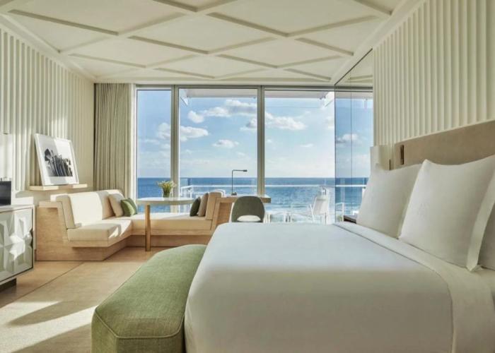 Four Seasons Hotel at The Surf Club