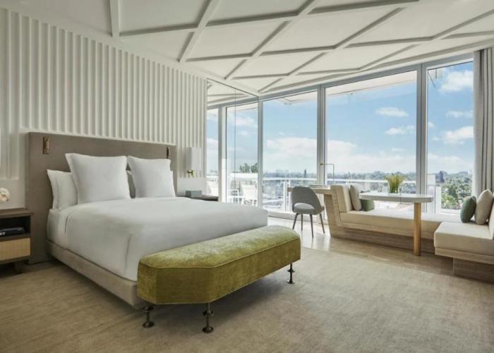 Four Seasons Hotel at The Surf Club