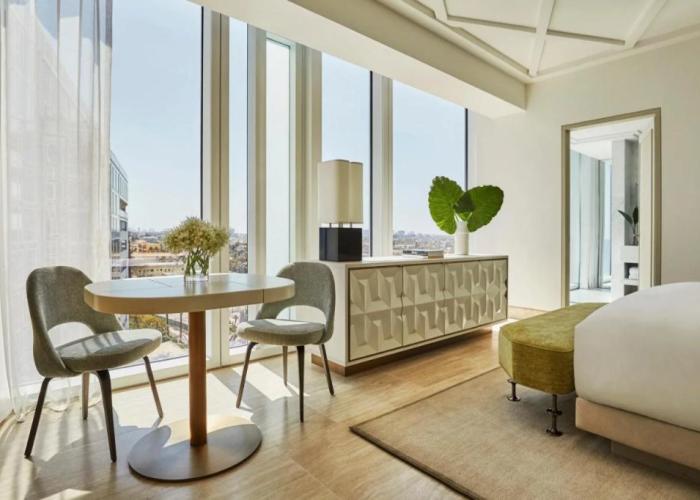 Four Seasons Hotel at The Surf Club