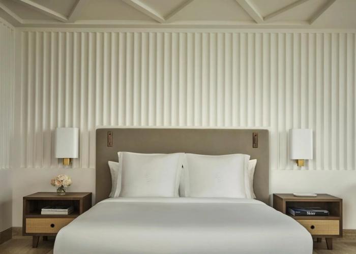 Four Seasons Hotel at The Surf Club