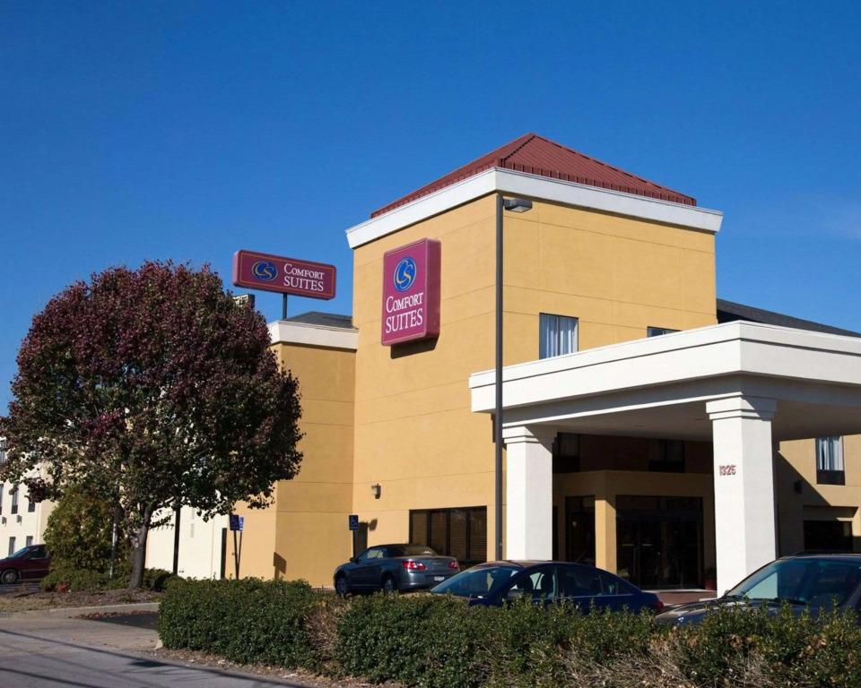 Comfort Suites Fultondale I-65 near I-22