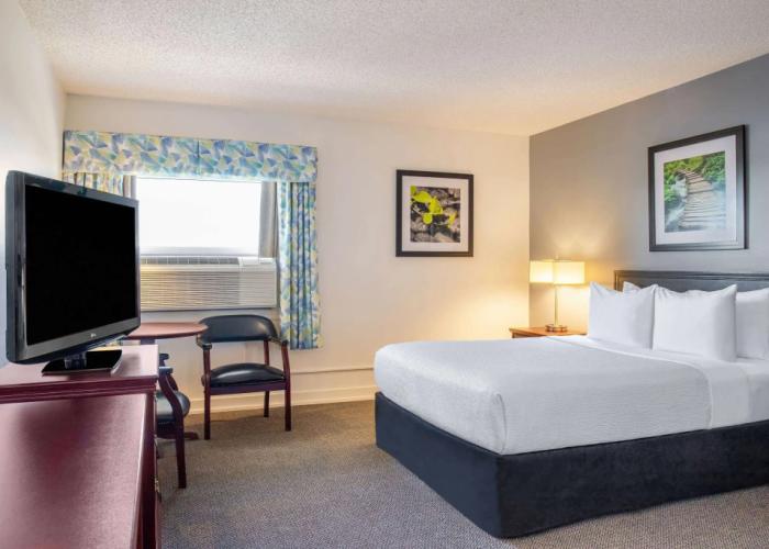 Days Inn & Conference Centre by Wyndham Camrose Norsemen