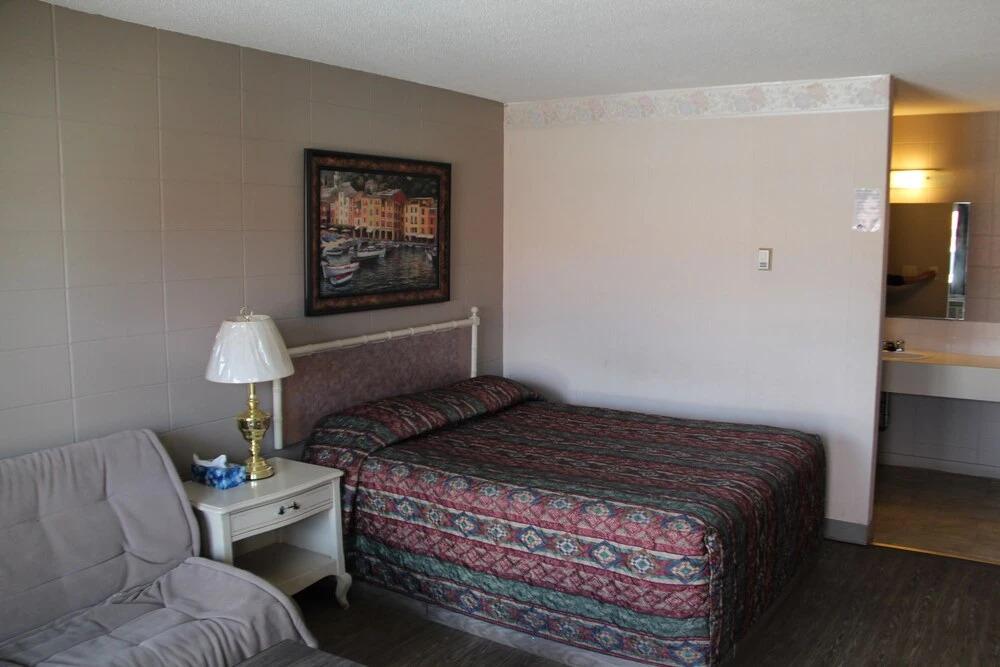 фото Camrose Motel