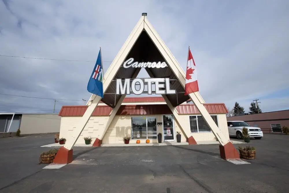 фото Camrose Motel