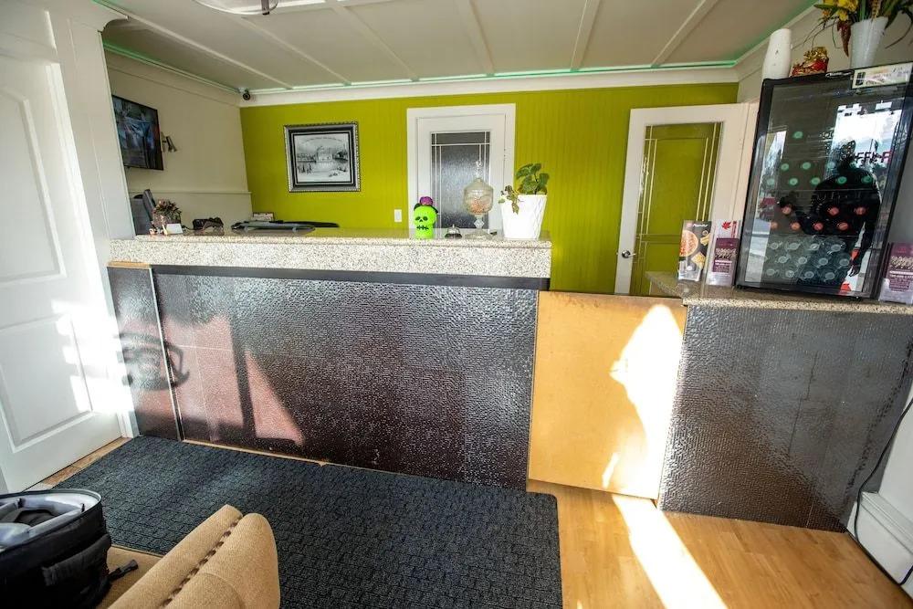 фото Camrose Motel