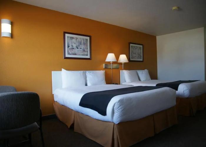 R & R Inn & Suites