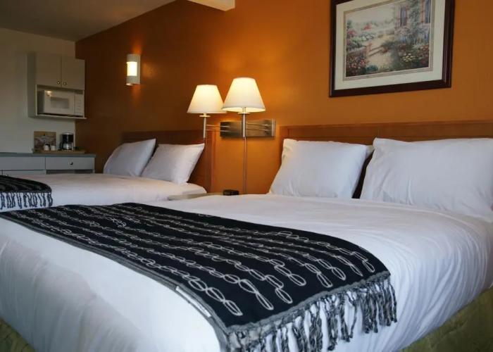 R & R Inn & Suites