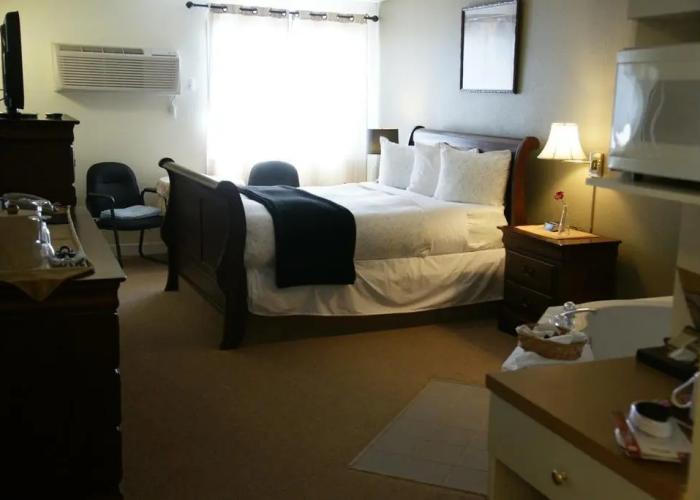 R & R Inn & Suites